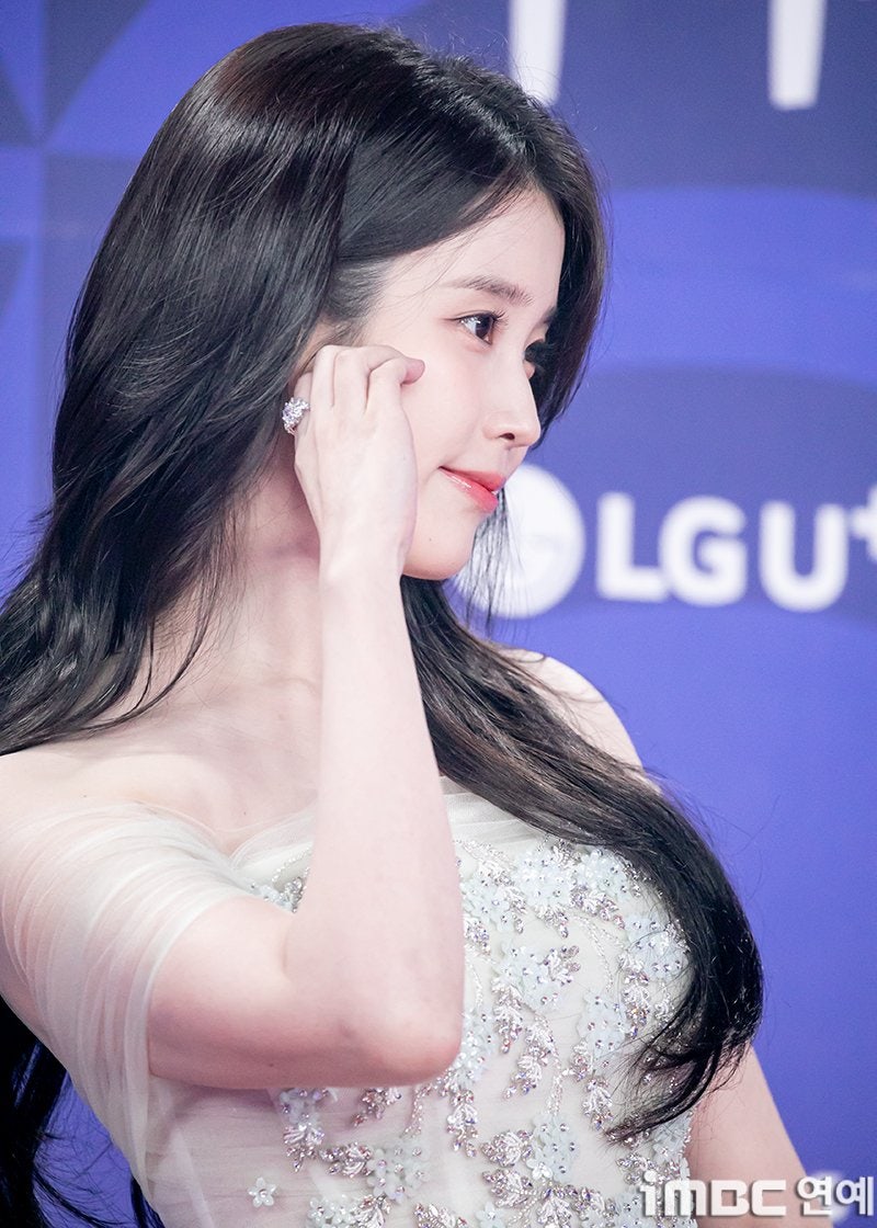 Behind-the-scenes cut of IU