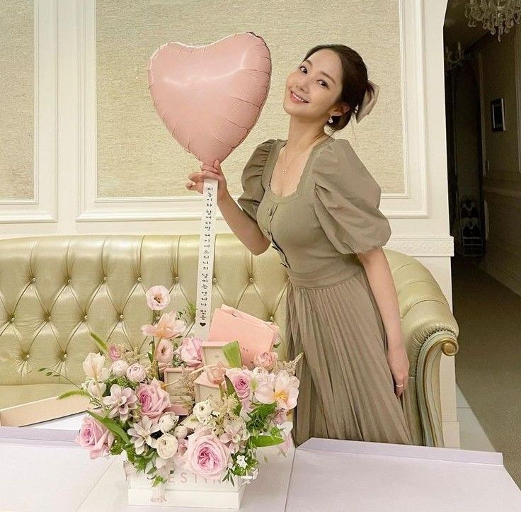 Behind-the-scenes cut of Park Minyoung