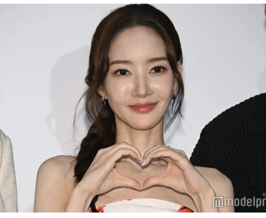 Behind-the-scenes cut of Park Minyoung
