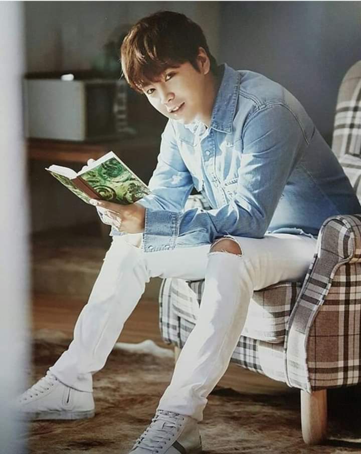 Latest photo of Jang Geunsuk