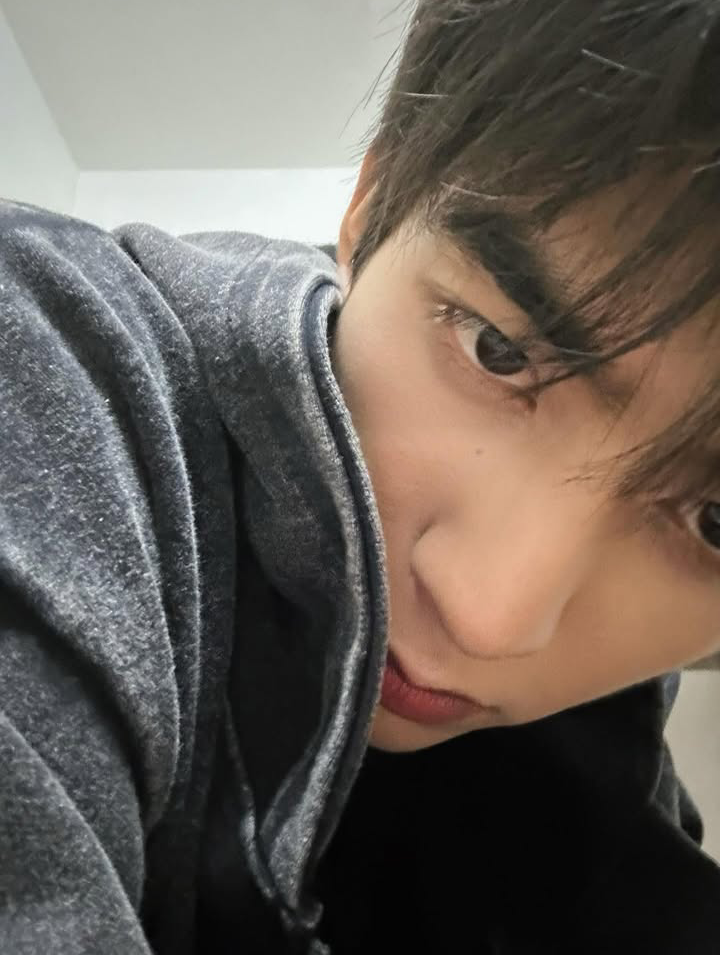 Behind-the-scenes cut of Song WeiLong