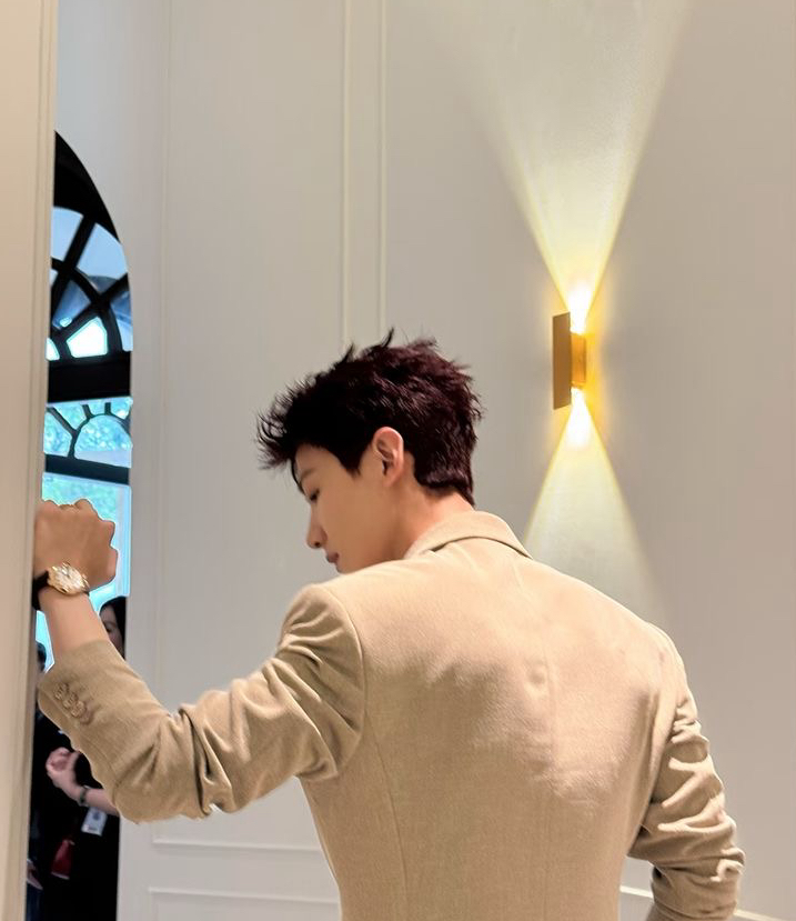 Behind-the-scenes cut of Bai Jingting