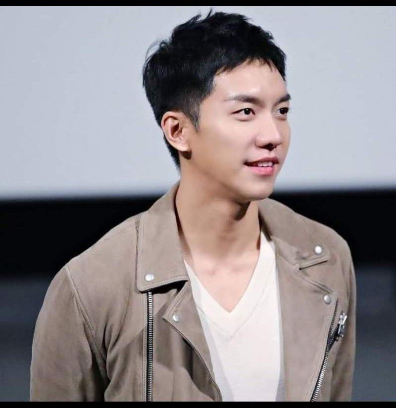 Behind-the-scenes cut of Lee Seunggi