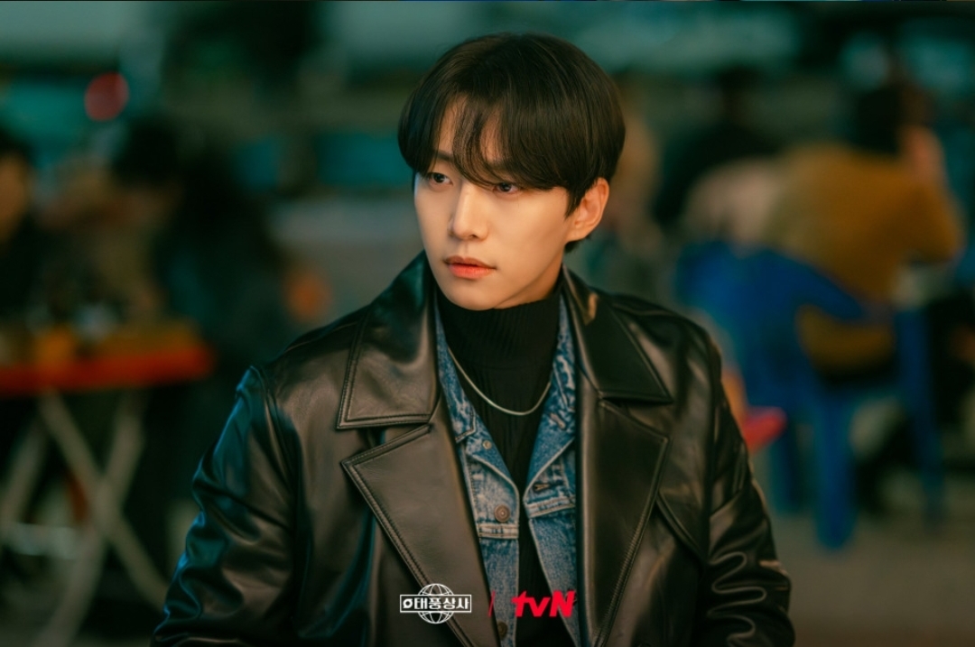 イ・ジュノのビハインドカット