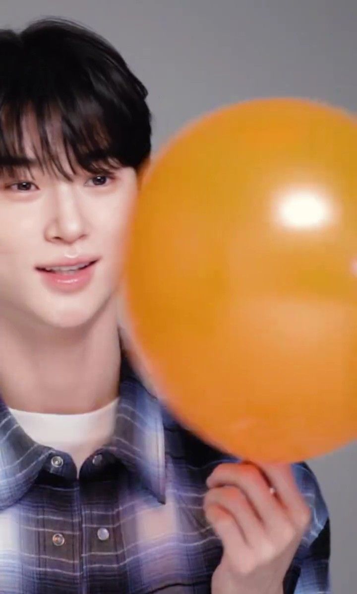 Latest photo of Byeon Wooseok
