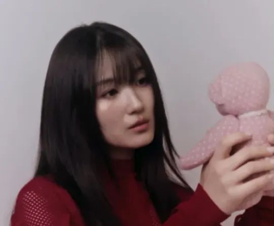 Behind-the-scenes cut of Kim Hyeyoon