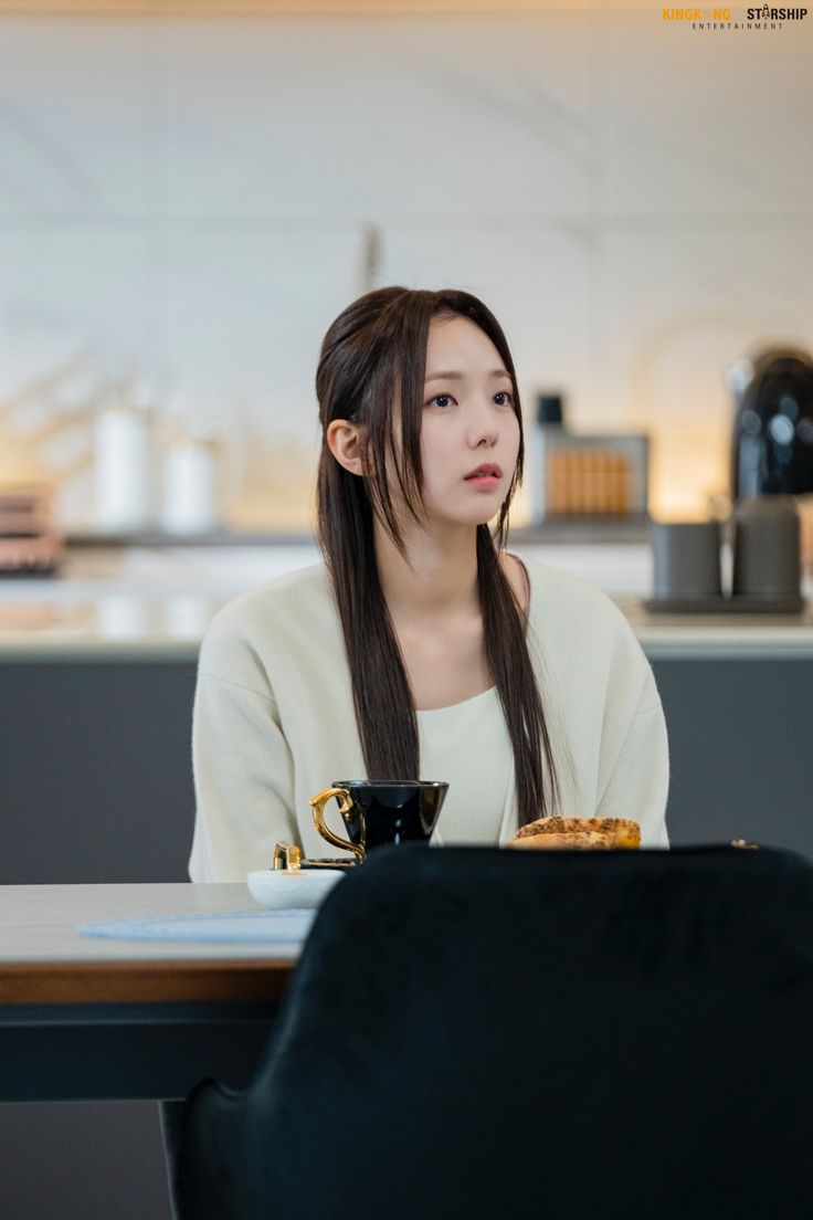 Behind-the-scenes cut of Chae Subin