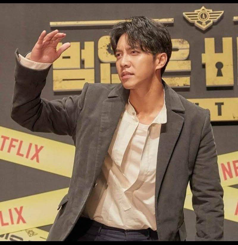 Foto terbaru dari Lee Seunggi