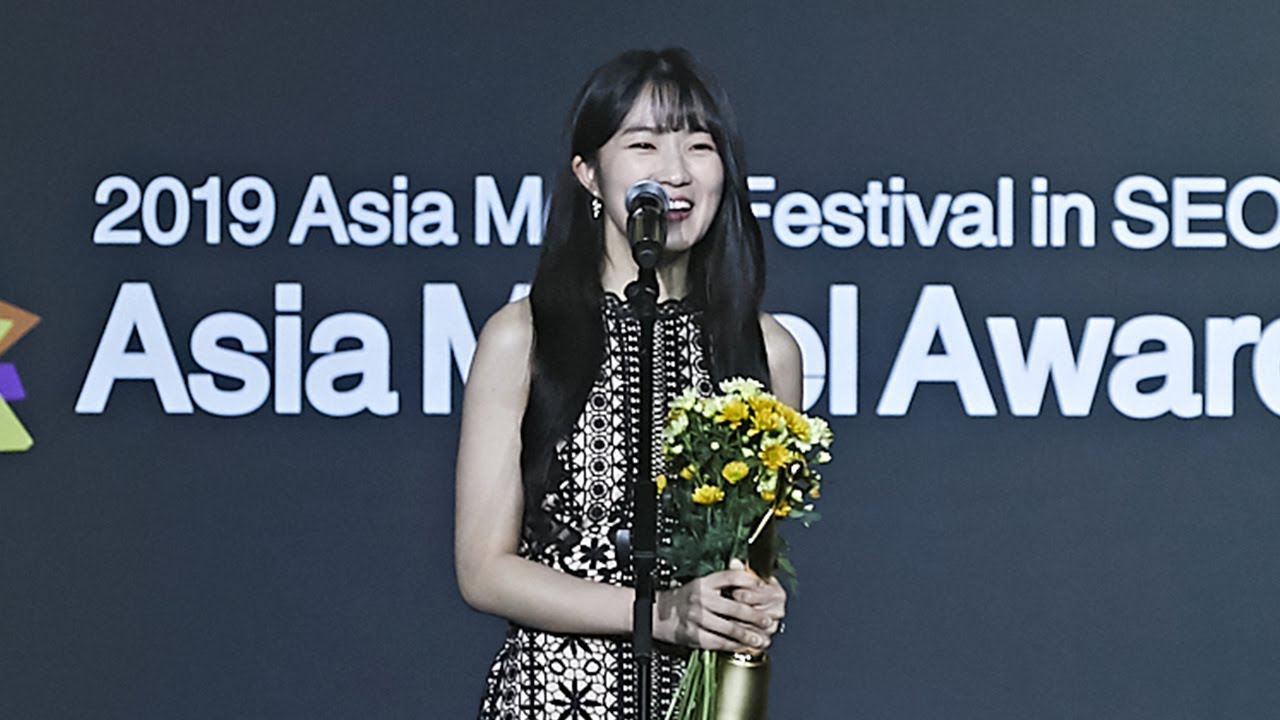Behind-the-scenes cut of Kim Hyeyoon