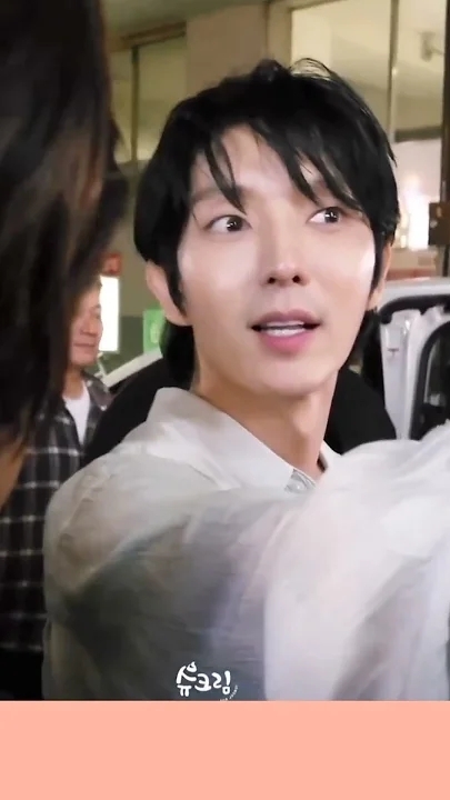 A moment captured by a fan of Lee Joongi