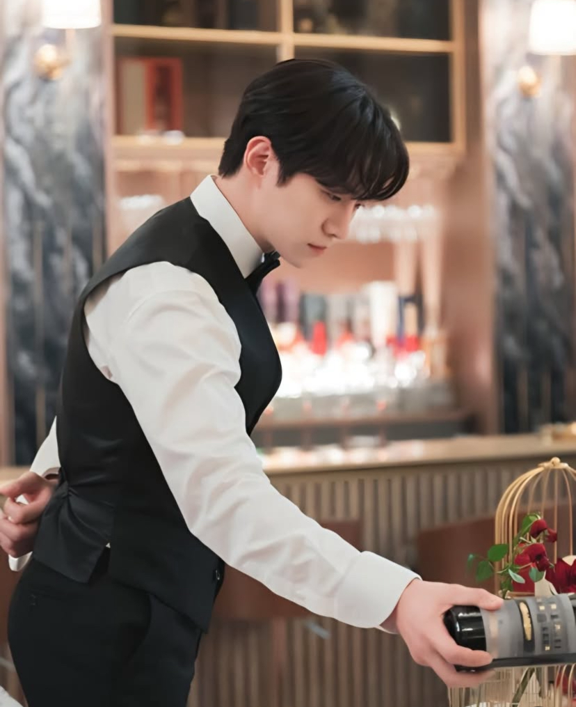 Recent activity shot of Lee Junho
