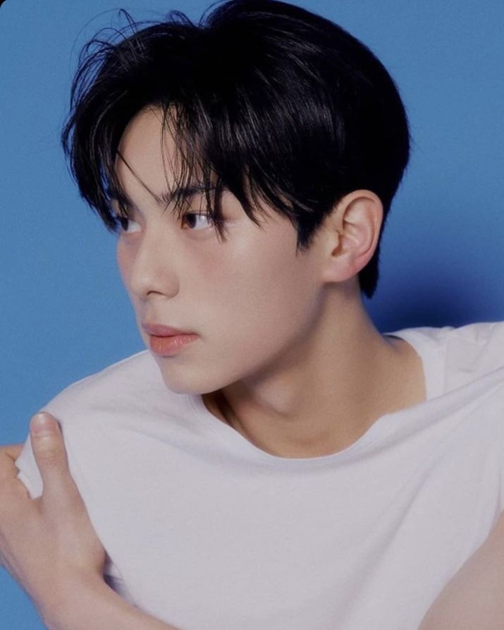 Behind-the-scenes cut of Lee Chaemin