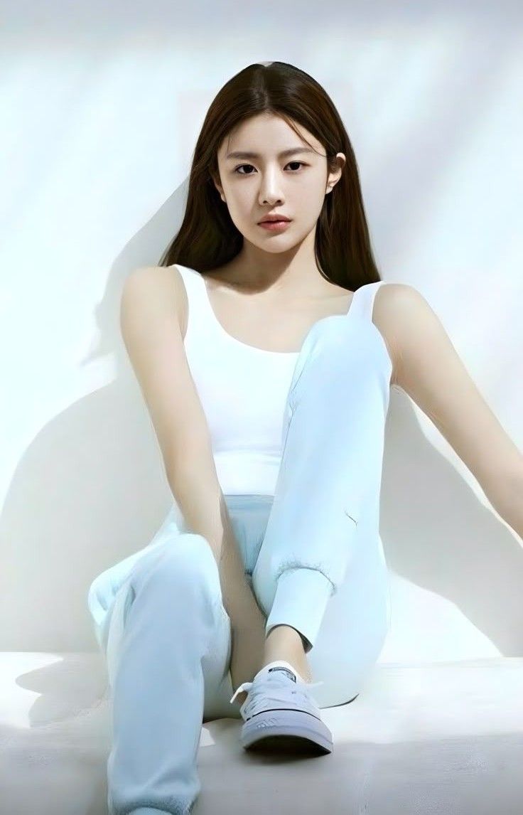 Behind-the-scenes cut of Go Younjung