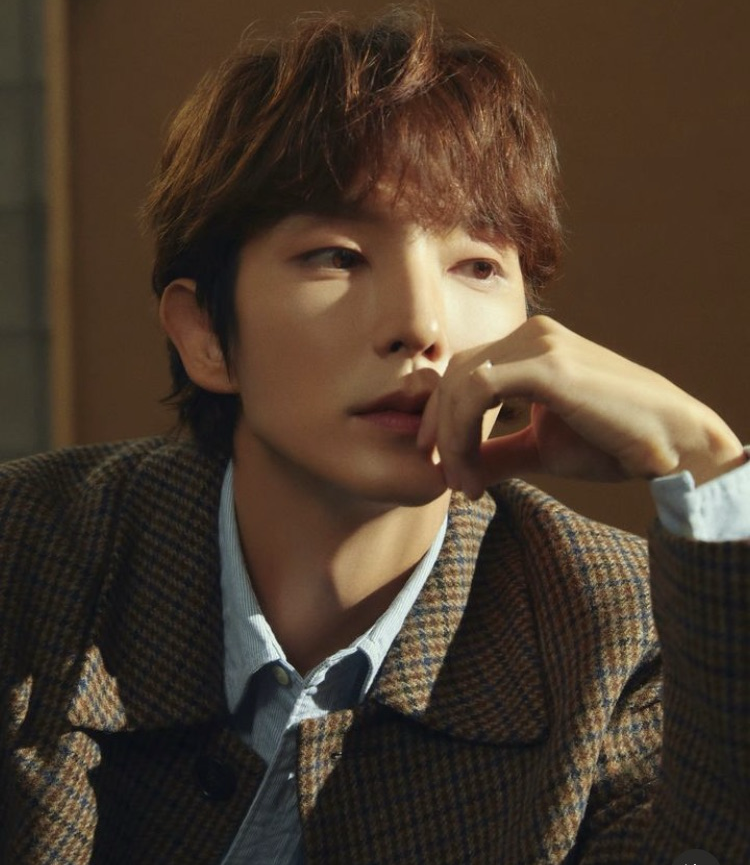 A moment captured by a fan of Lee Joongi