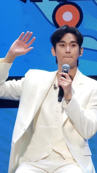 A moment captured by a fan of Kim Soohyun