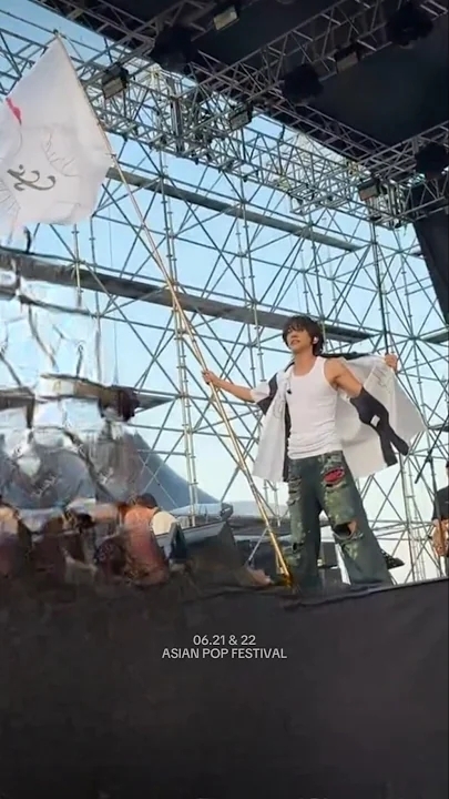 Recent activity shot of Lee Seungyoon