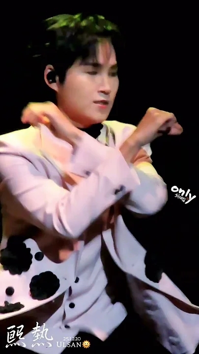 김희재의 비하인드 컷