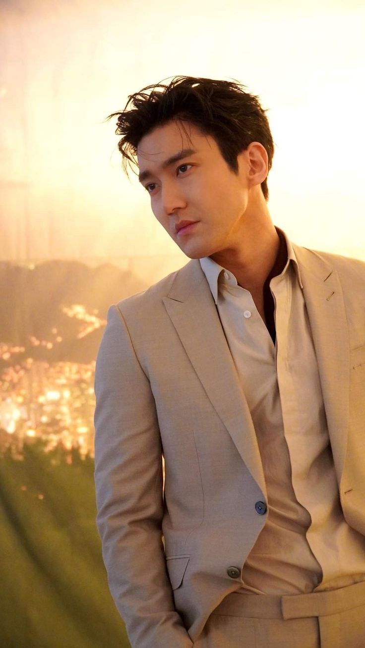 Today's popular wallpaper in Choi Siwon community