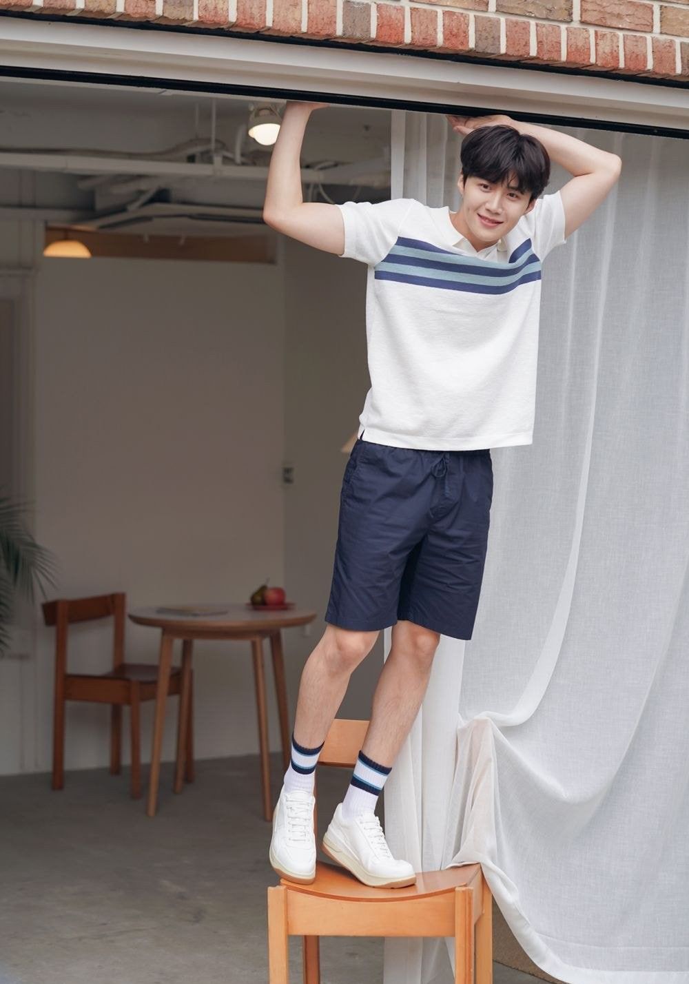 Behind-the-scenes cut of Kim Seonho