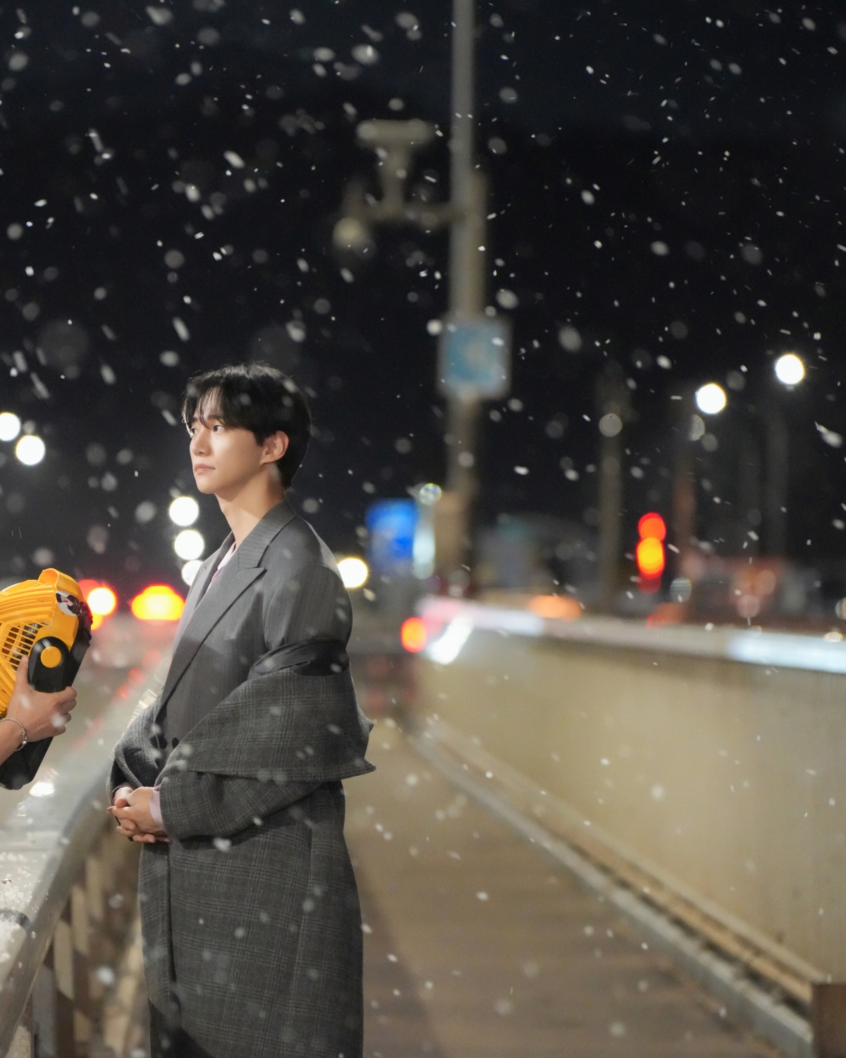 Behind-the-scenes cut of Lee Junho