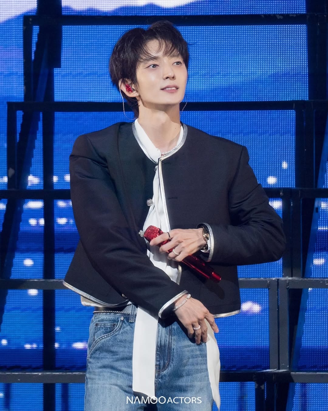 A moment captured by a fan of Lee Joongi