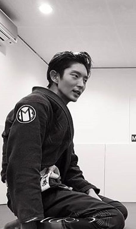 Behind-the-scenes cut of Lee Joongi