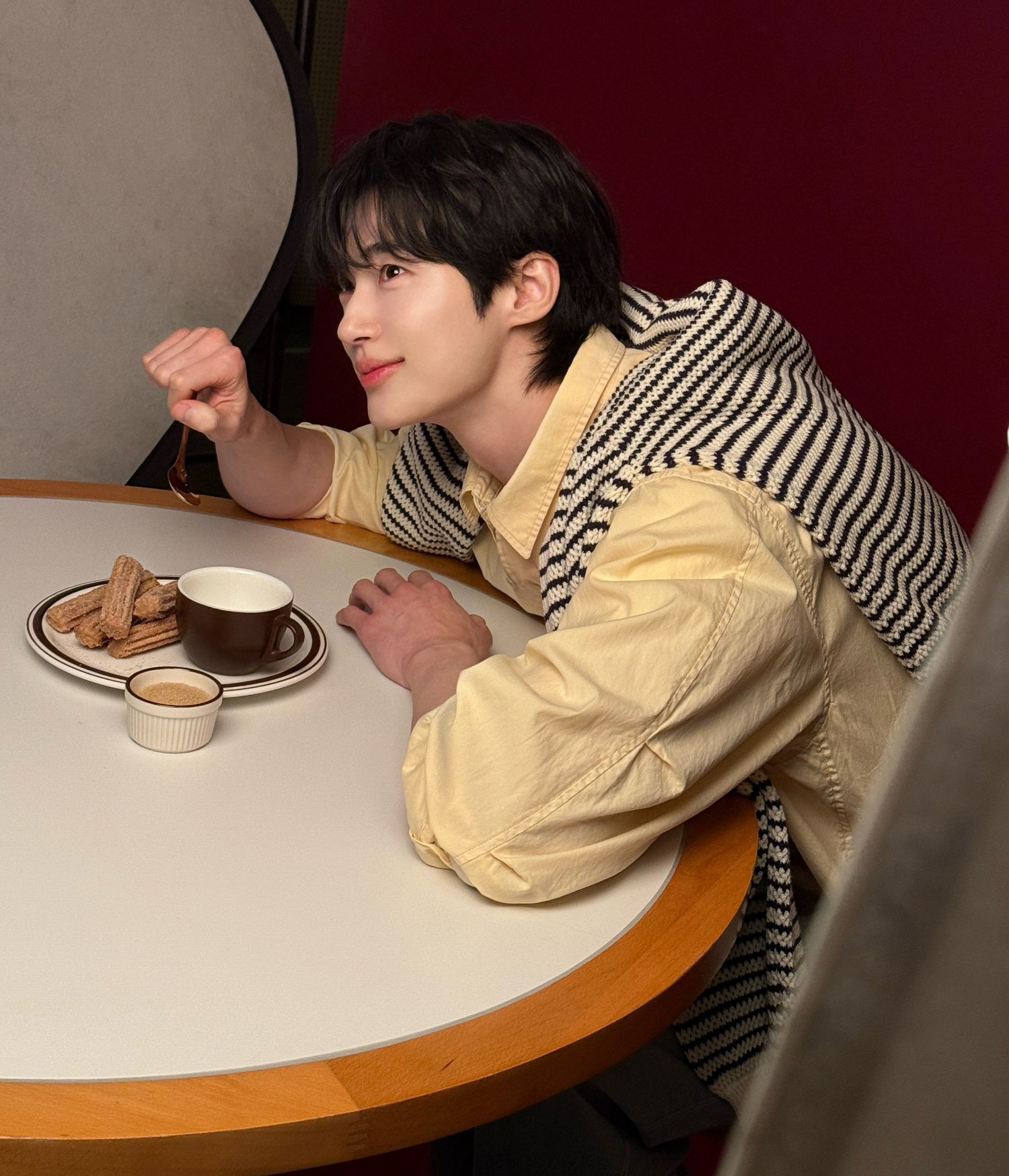 Behind-the-scenes cut of Byeon Wooseok