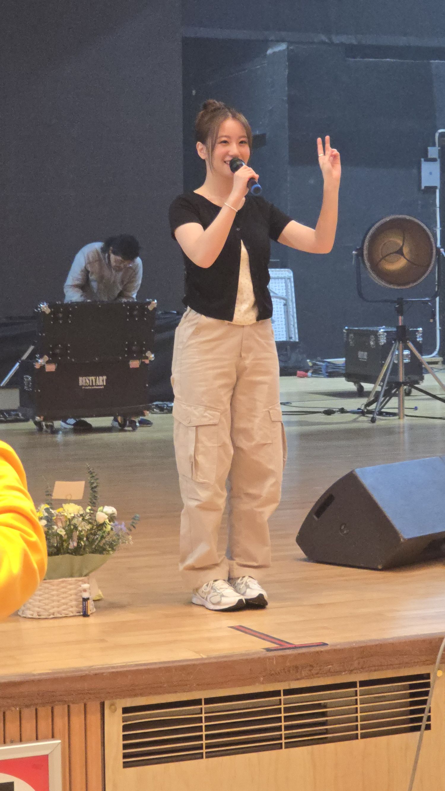 Behind-the-scenes cut of Oh Yujin