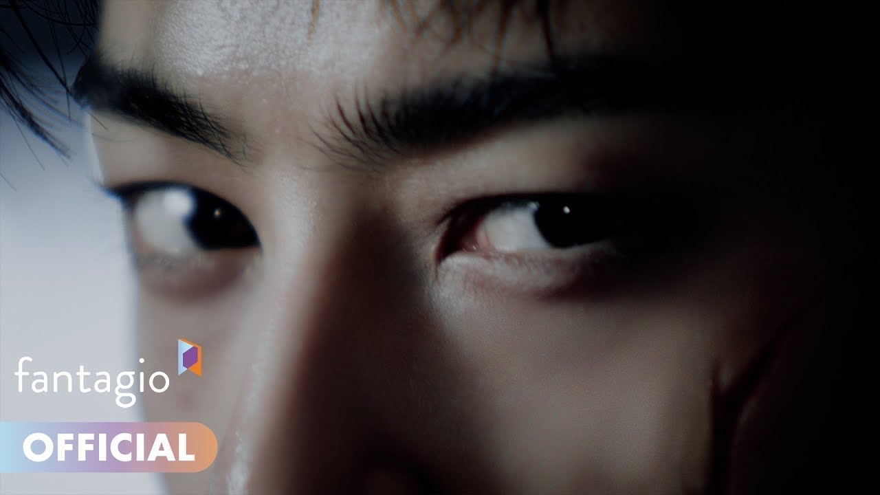 A moment captured by a fan of Cha Eunwoo