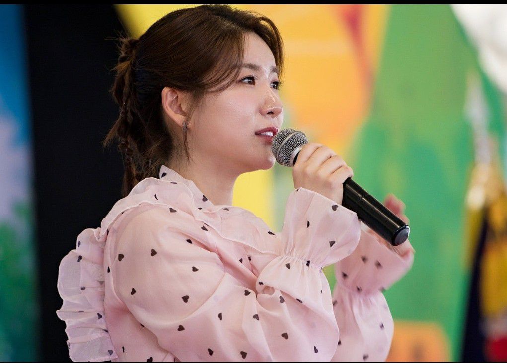 A moment captured by a fan of Ryu Wonjung