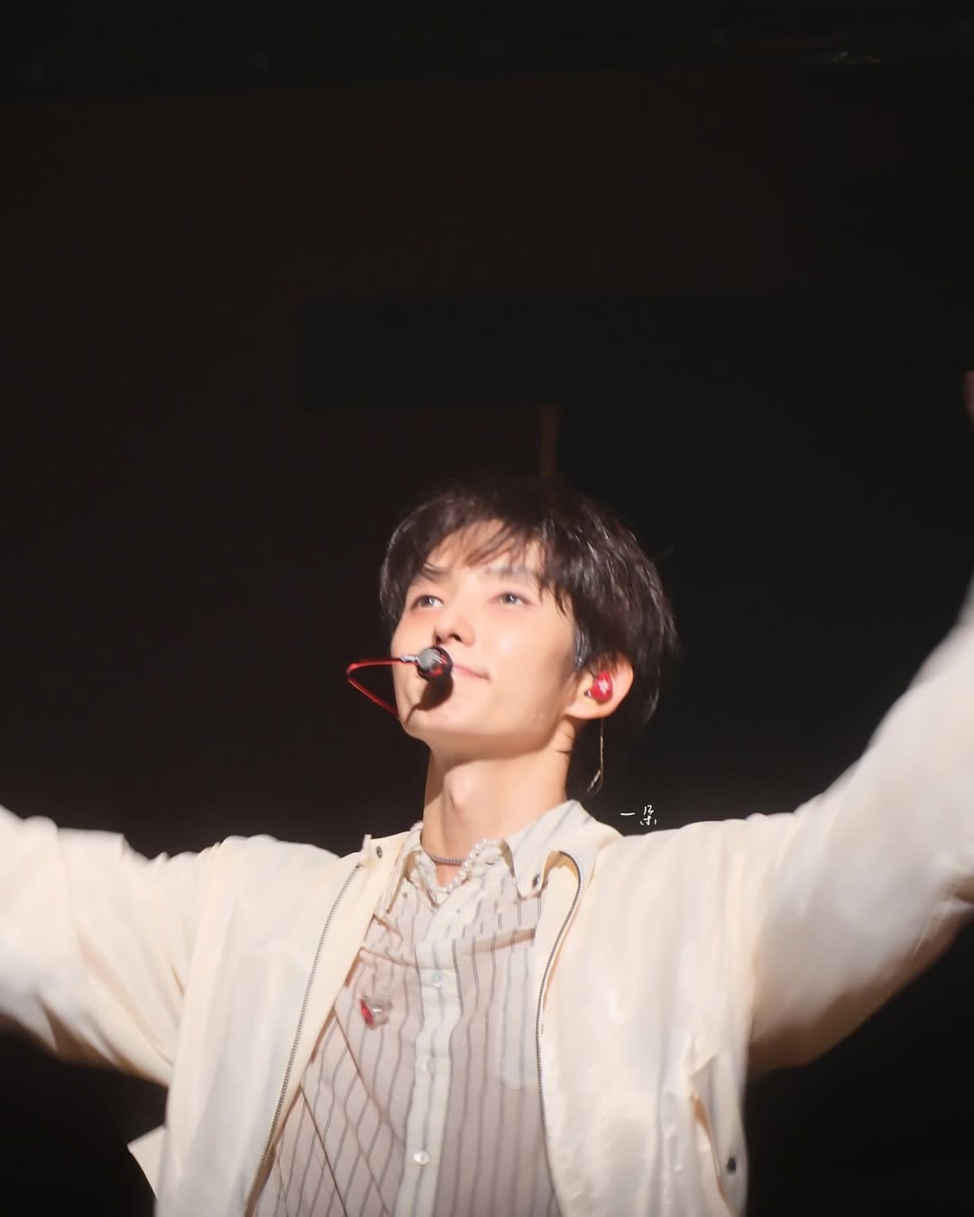 Behind-the-scenes cut of Lee Joongi