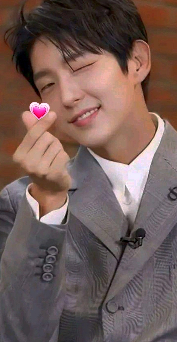 Konten selebriti populer yang sedang hangat di komunitas