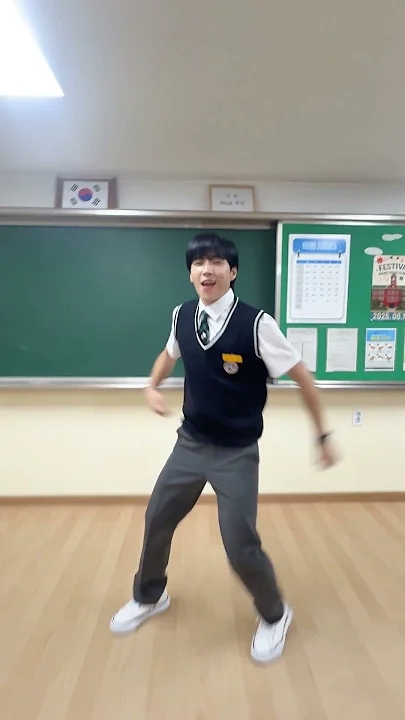 Behind-the-scenes cut of Nam Woohyun