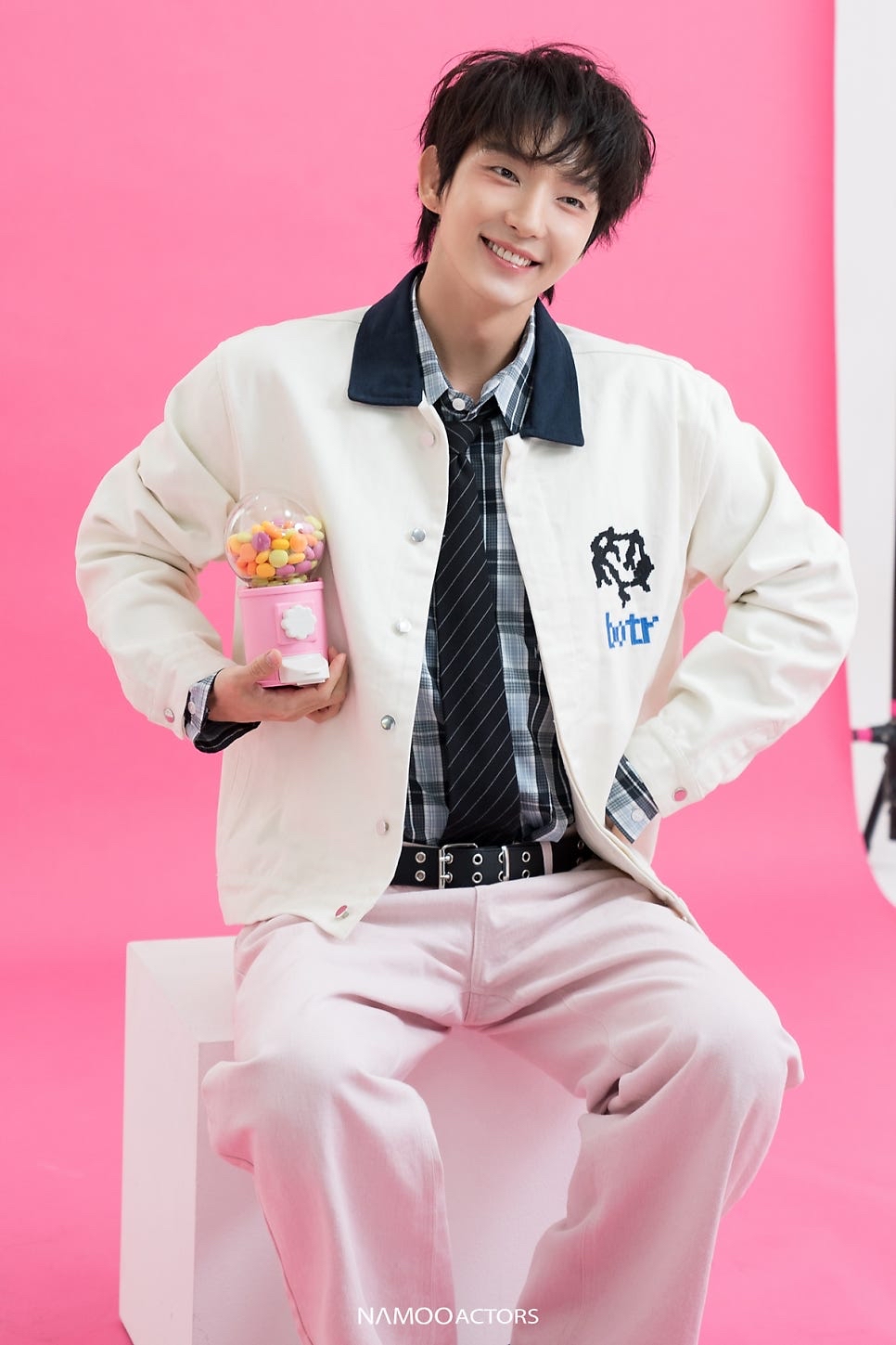 Behind-the-scenes cut of Lee Joongi