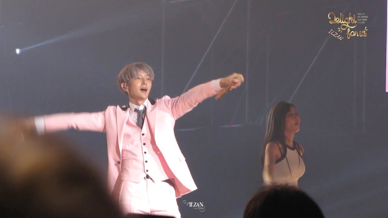 A moment captured by a fan of Lee Joongi
