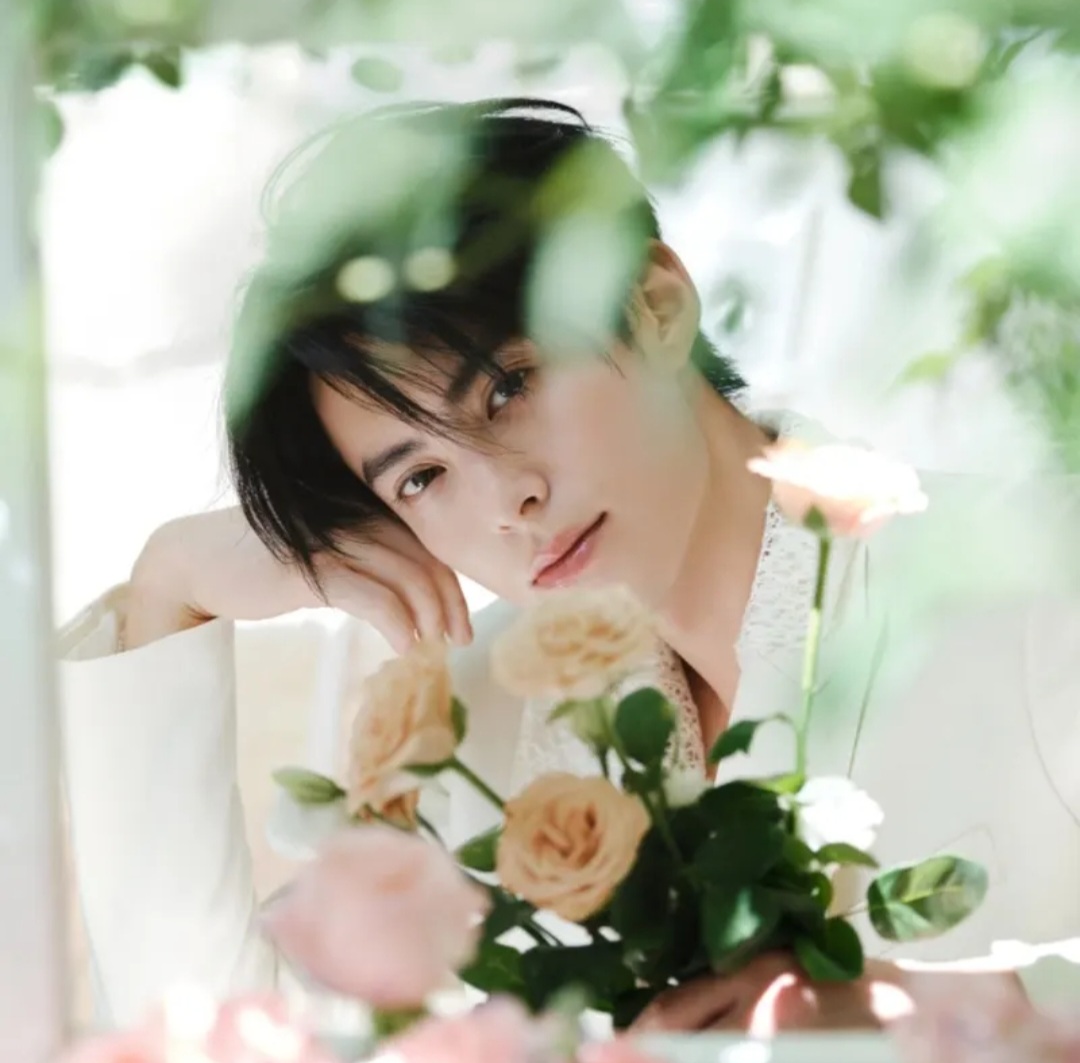 A moment captured by a fan of Dylan Wang