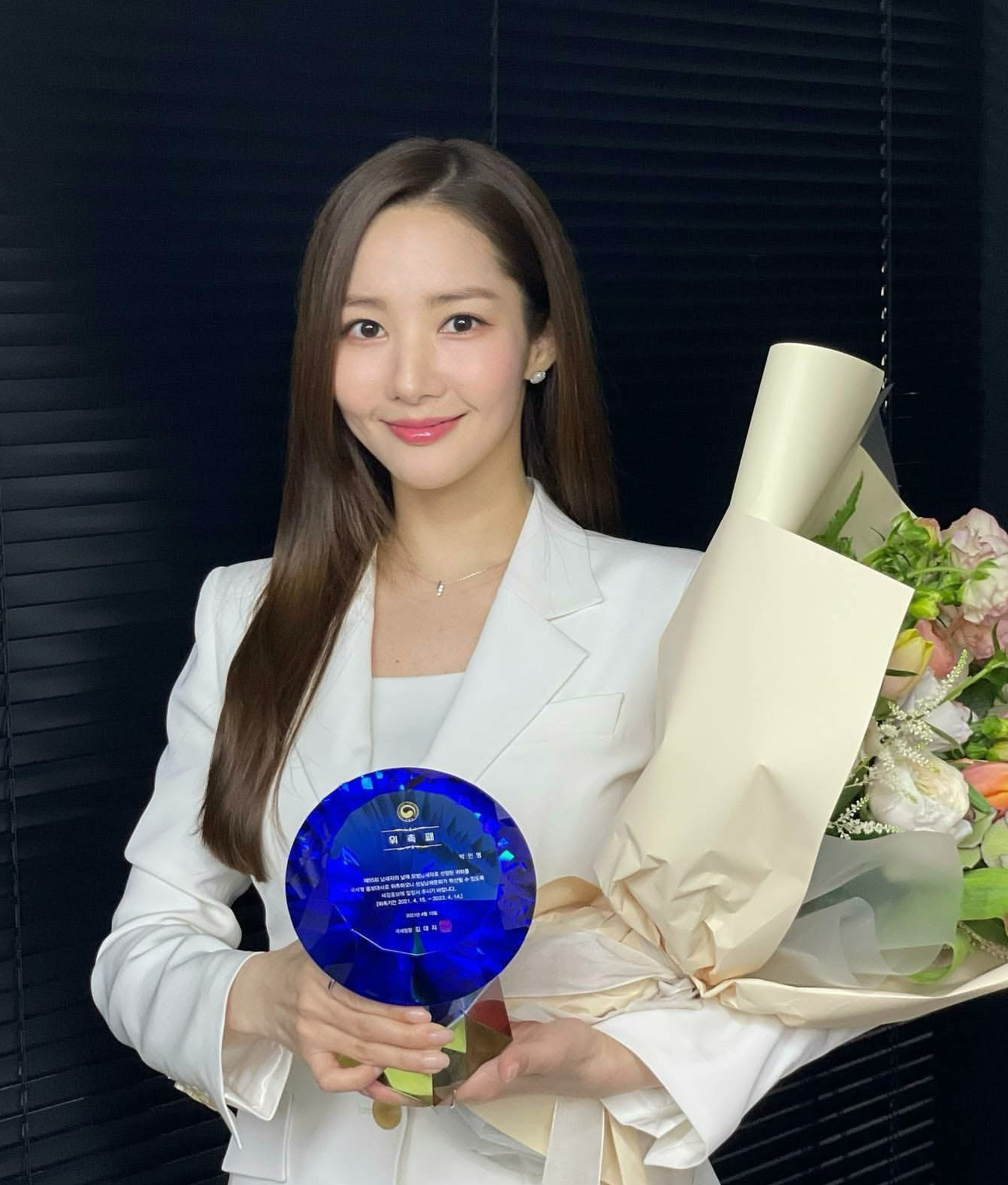 Behind-the-scenes cut of Park Minyoung