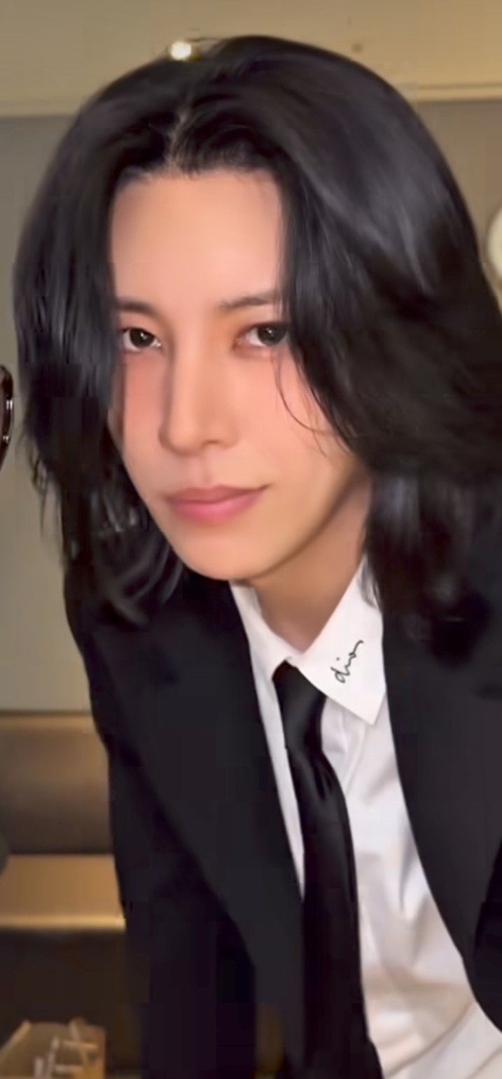 Representative background image loved by No Minwoo fandom