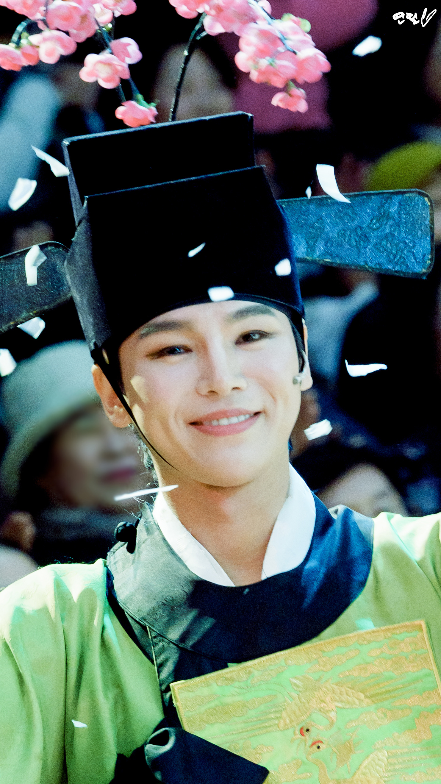 Emotional wallpaper shared by fans for Kim Junsu (1991)