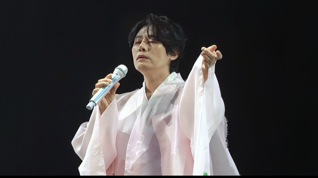 Behind-the-scenes cut of Kang Moonkyung