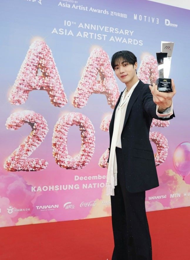 Behind-the-scenes cut of Choo Youngwoo