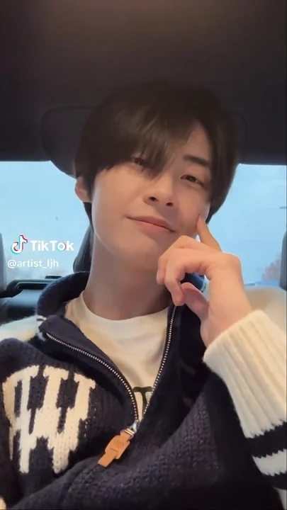 Behind-the-scenes cut of Lee Jongsuk