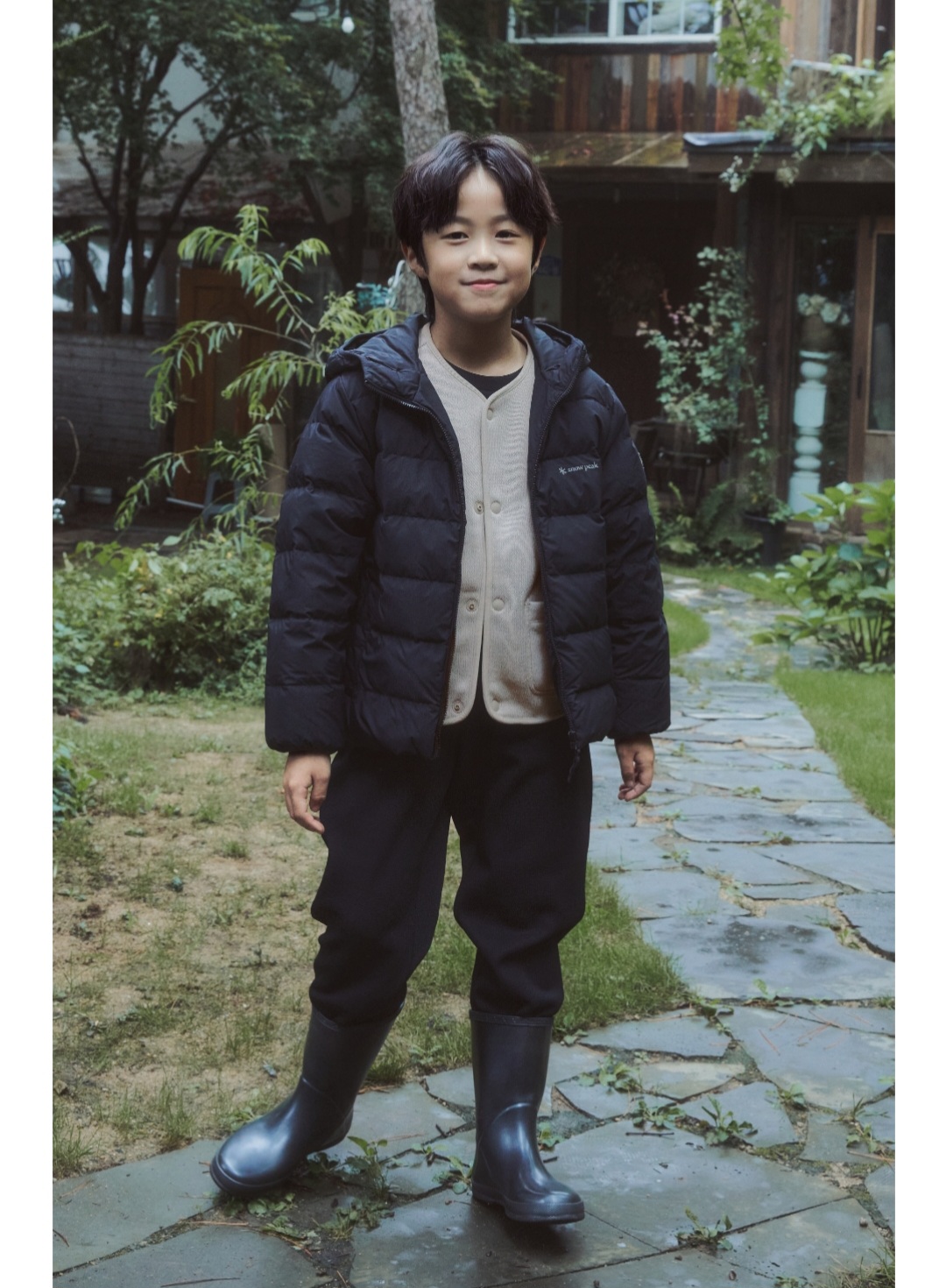 Behind-the-scenes cut of You Jiwoo