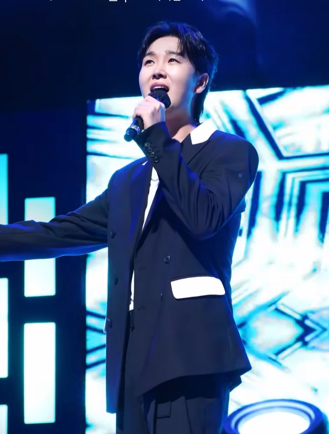 Behind-the-scenes cut of Song Minjun