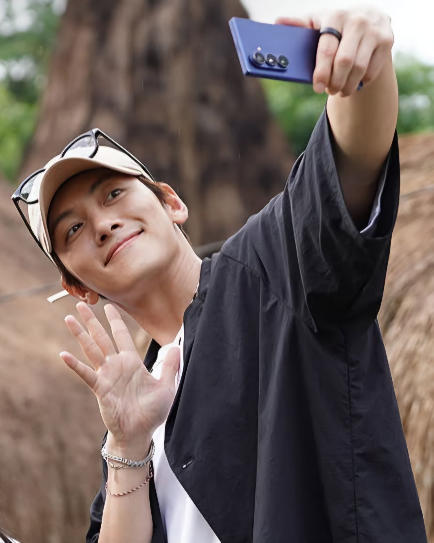 Behind-the-scenes cut of Ji Changwook