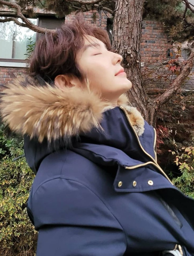 Behind-the-scenes cut of Lee Joongi