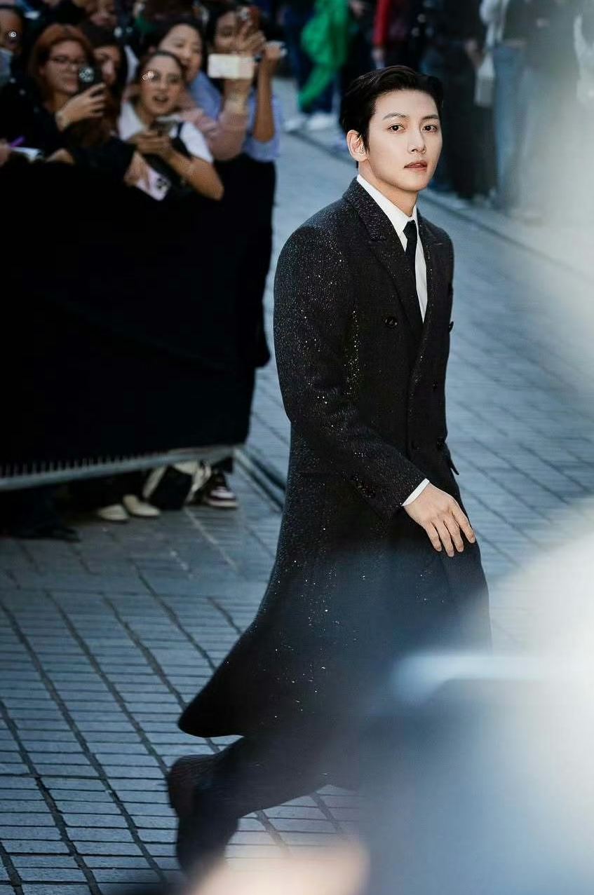 Behind-the-scenes cut of Ji Changwook
