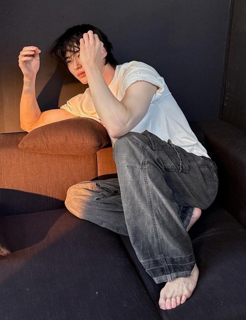 Behind-the-scenes cut of Byeon Wooseok