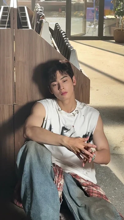 Recent activity shot of Cha Eunwoo