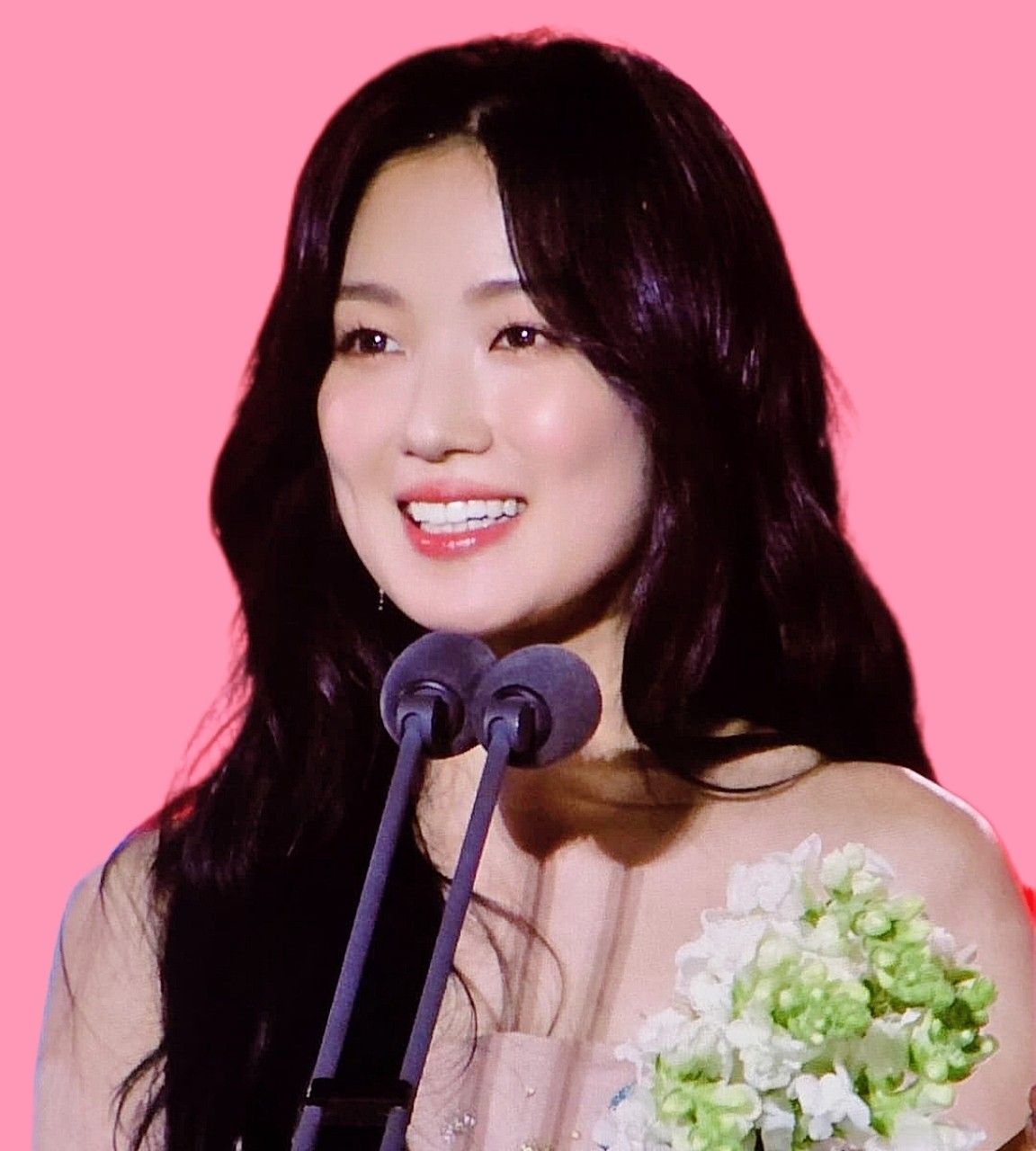 Behind-the-scenes cut of Kim Hyeyoon